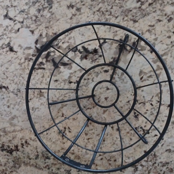 Wire Fruit Basket with removeable Banana Holder - Picture 8 of 13